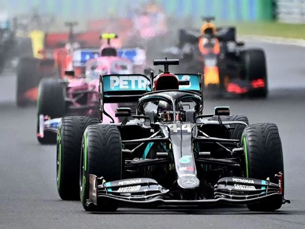 Luật giải đua xe F1 có một số trường hợp sẽ phải dừng cuộc đua