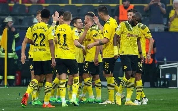 Dortmund - đội bóng ẵm 8 cúp vô địch quốc gia Đức