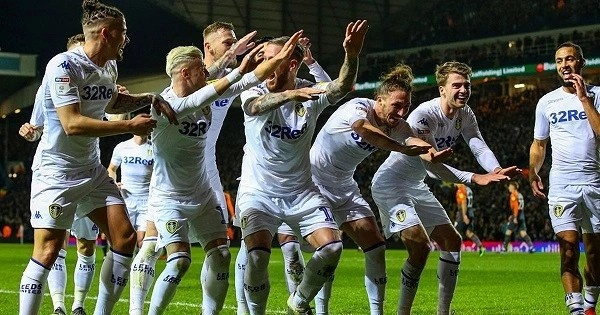 Đội tuyển Leeds xuất hiện sau một thời gian tụt dốc