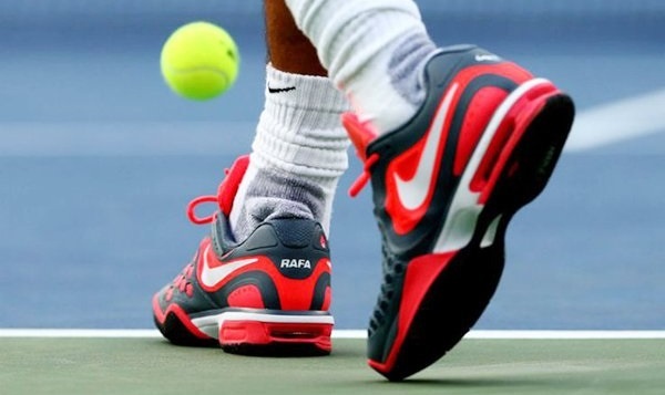 Mỗi kiểu sân đánh tennis lại phù hợp với loại giày khác nhau