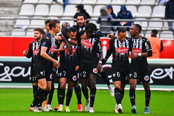 Le SCO vô địch Ligue 2 để giành quyền lên chơi tại Ligue 1