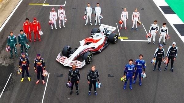 Mỗi mùa giải đua F1 có tối đa 12 đội đua tham gia