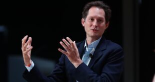John Elkann - Chủ Tịch Của Đội Đua F1 Scuderia Ferrari