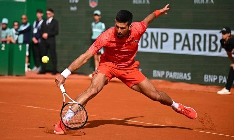 Novak Djokovic đã có vòng 1 đầy vất vả trong trận đấu với tay vợt xếp hạng 198 thế giới