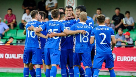 Đội tuyển Moldova thi đấu trong màu áo quen thuộc